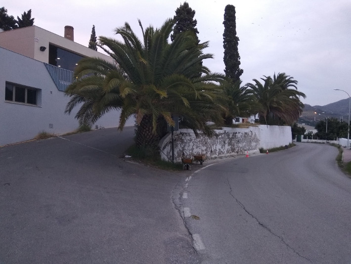 Puesta a punto de los cementerios de Almuñécar y La Herradura para el Día de Todos los Santos